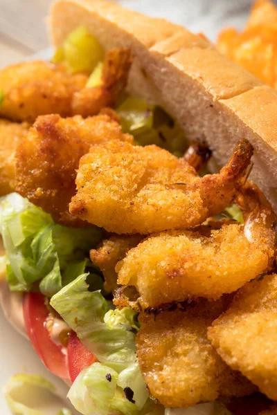 Sándwich Casero Camarones Boy Con Lechuga Tomate — Foto de Stock