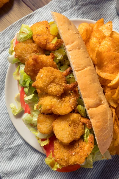 Sándwich Casero Camarones Boy Con Lechuga Tomate — Foto de Stock