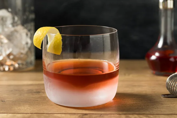 Piás Rye Sazerac Koktél Készítése Abszinttal — Stock Fotó