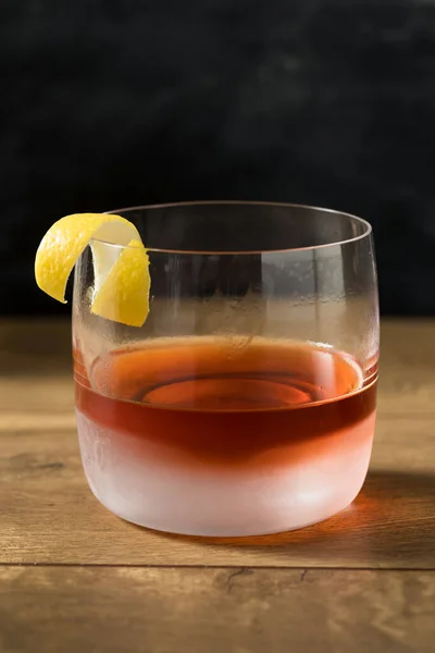 Faire Cocktail Boozy Rye Sazerac Avec Absinthe — Photo