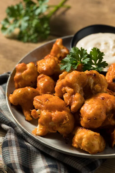 Zelfgemaakte Spicy Buffalo Bloemkool Vleugels Met Ranch — Stockfoto