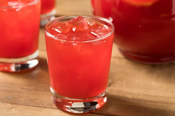 Rafraîchissant Froid Rouge Fruit Punch Dans Verre — Photo