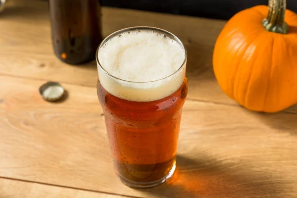 Cold Refreshing Pumpkin Ale Beer Pint Glass — Stock Photo, Image