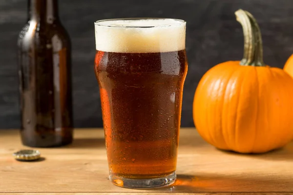 Cold Refreshing Pumpkin Ale Beer Pint Glass — Stock Photo, Image