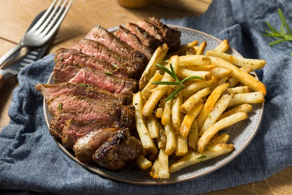 Bife Alecrim Caseiro Batatas Fritas Com Sal — Fotografia de Stock