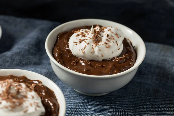 Zoete Zelfgemaakte Chocolade Pudding Een Schaal Met Slagroom — Stockfoto