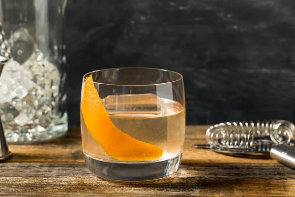 Алкогольный Коктейль Moonshine Old Fashioned Апельсиновой Кожурой — стоковое фото