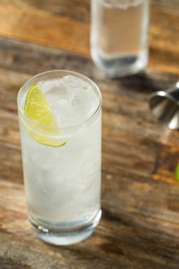 Soğuk Tekila Çiftlik Suyu Limonlu Kokteyl