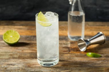 Soğuk Tekila Çiftlik Suyu Limonlu Kokteyl