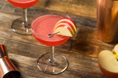 İçkiyi tazeleyen Jack Rose Elma Kokteyli ile Brandy