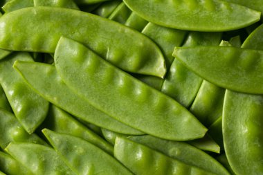 Çiğ Yeşil Organik Bezelyeler Yemeye Hazır