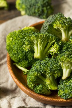 Çiğ Yeşil Organik Brokoli Yemeye Hazır