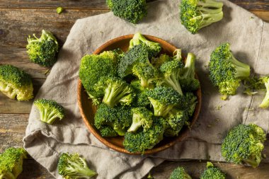 Çiğ Yeşil Organik Brokoli Yemeye Hazır