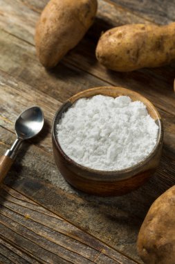 Organik Beyaz Patates Kolası Yemek Pişirmek İçin Bir Kasede