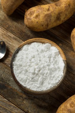 Organik Beyaz Patates Kolası Yemek Pişirmek İçin Bir Kasede