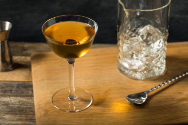 Soğuk Ayyaş Viski Elmas Sırtlı Kokteyl Calvados ve Chartreuse ile