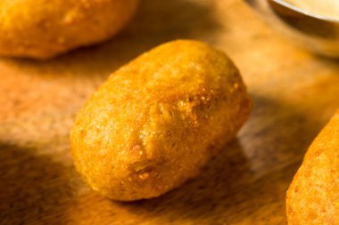 Ev yapımı Mini Kızarmış Sosisli ve Sarı Hardal