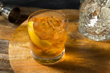 Benedictine 'li alkolsüz BandB Brandy Kokteyli