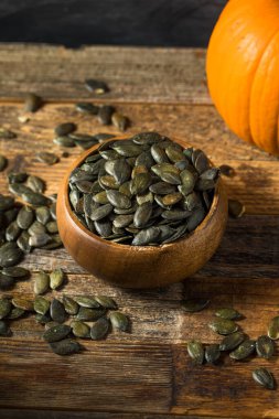 Ev yapımı Yeşil Balkabağı Kasedeki Tohumlar