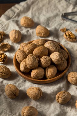 Çiğ Kahverengi Organik Ceviz Yemeye Hazır