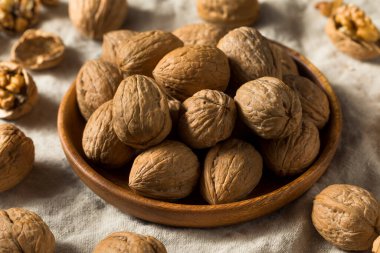 Çiğ Kahverengi Organik Ceviz Yemeye Hazır