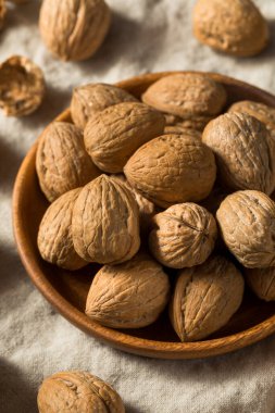 Çiğ Kahverengi Organik Ceviz Yemeye Hazır