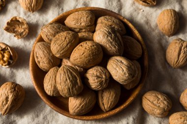 Çiğ Kahverengi Organik Ceviz Yemeye Hazır