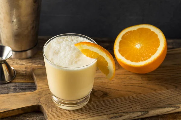 自制的带奶油的橙皮鸡尾酒 — 图库照片