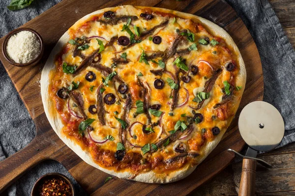 Homemade Gourmet Anchovy Pizza Olives Basil — 스톡 사진