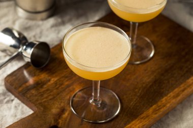 İçkiyi tazeleyen Viski Daisy Lemon 'la Kokteyl