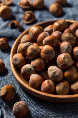 Çiğ organik kabuksuz fındık kabuğu