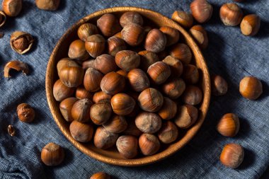 Çiğ organik kabuksuz fındık kabuğu