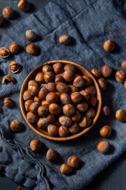 Çiğ organik kabuksuz fındık kabuğu