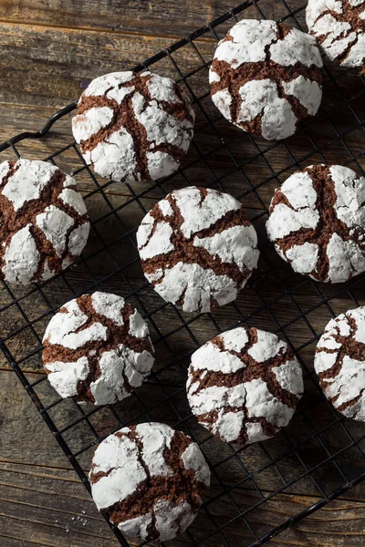 Hemlagad Choklad Crinkle Cookies Med Pulver Socker — Stockfoto