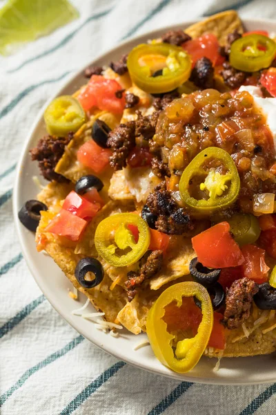 Nachos Caseros Carne Res Con Queso Aceitunas Jalapeños — Foto de Stock