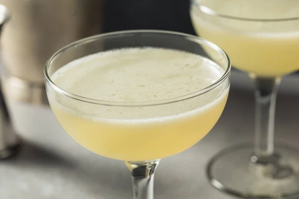 Rafraîchissant Froid Corps Reviver Cocktail Avec Gin — Photo