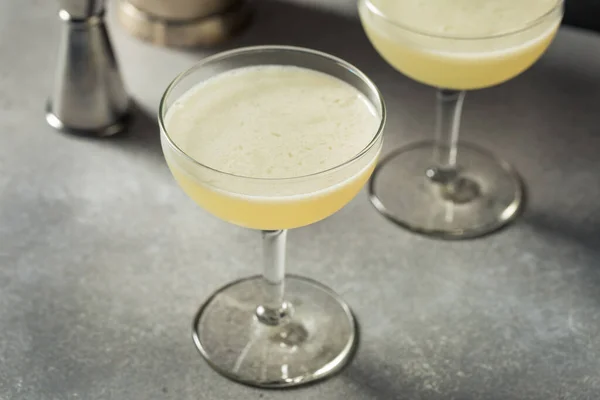 Rinfrescante Cold Corpse Reviver Cocktail Con Gin — Foto Stock