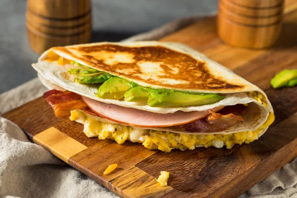 Sandwich Mic Dejun Tortilla Șuncă Avocado — Fotografie, imagine de stoc
