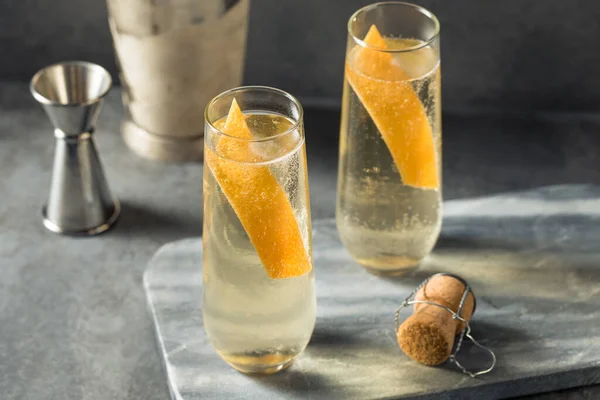 Boozy Elder Fashion Royale Grapefruet Champagne Cocktail Gin — стокове фото