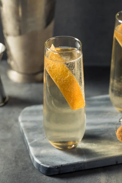 Boozy Elder Fashion Royale Grapefruet Champagne Cocktail Gin — стокове фото