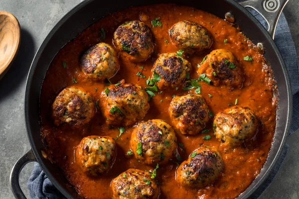 Hemlagad Friska Italienska Turkiet Köttbullar Med Tomatsås — Stockfoto