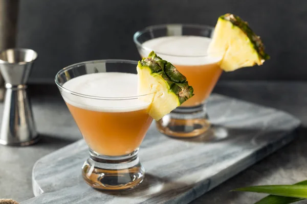 Boozy Orzeźwiający Ananas Francuskie Martini Wódką — Zdjęcie stockowe