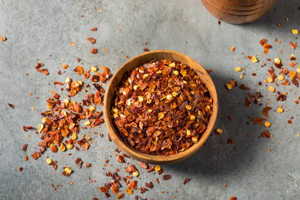 Flocos Pimenta Vermelha Orgânica Crua Uma Tigela — Fotografia de Stock