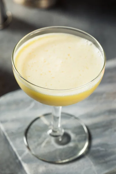 Verfrissende Boozy Golden Dream Cocktail Met Sinaasappel Room — Stockfoto