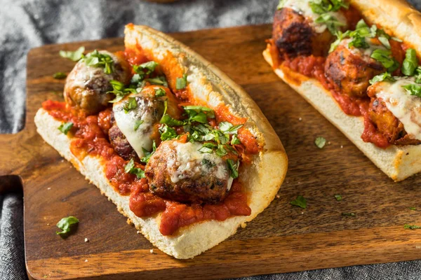 Marinara Provolone Yapımı Peynirli Sandviç — Stok fotoğraf