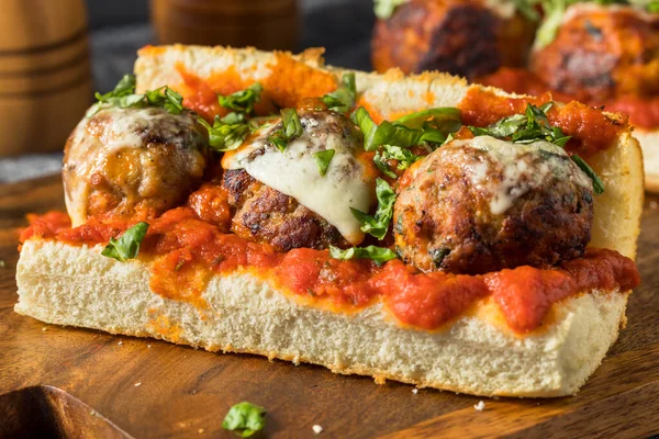 Zelfgemaakte Cheesy Meatball Sub Sandwich Met Marinara Provolone — Stockfoto
