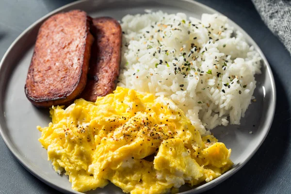 自制夏威夷鸡蛋早餐加火腿和米饭 — 图库照片