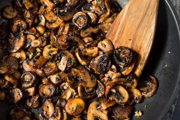 Hausgemachte Gesunde Sautierte Pilze Mit Butter Und Thymian — Stockfoto