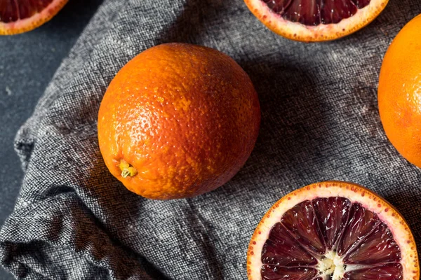 Çiğ Kırmızı Organik Kan Portakalları Yemeye Hazır — Stok fotoğraf