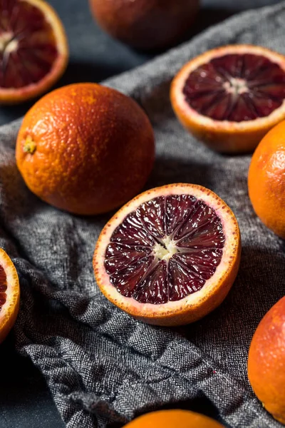 Çiğ Kırmızı Organik Kan Portakalları Yemeye Hazır — Stok fotoğraf